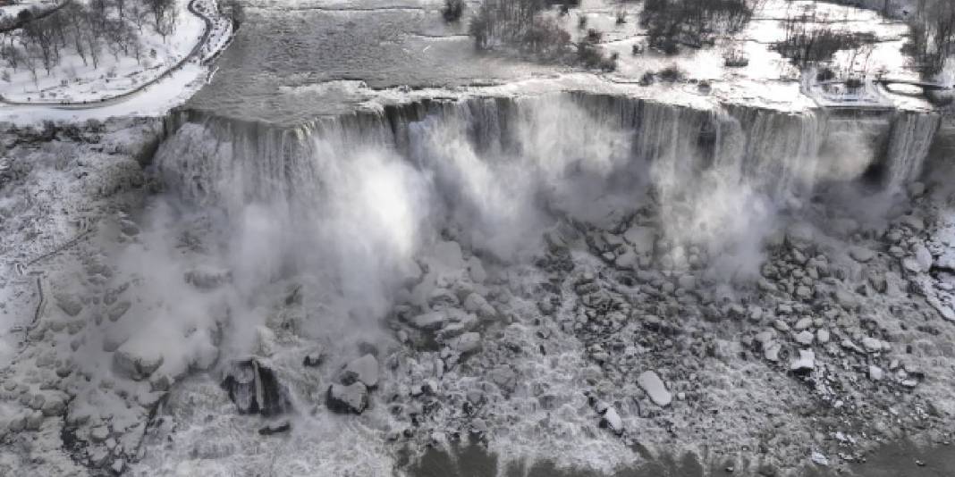 Niagara Şelaleleri buz tuttu 1